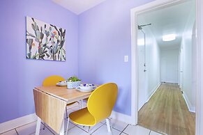 Vibrant Apartment in Forest Hill (Free Parking)