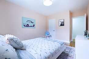 Vibrant Apartment in Forest Hill (Free Parking)