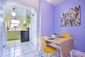 Vibrant Apartment in Forest Hill (Free Parking)
