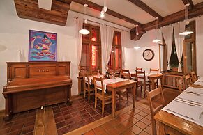 Guest House 32