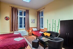 Guest House 32
