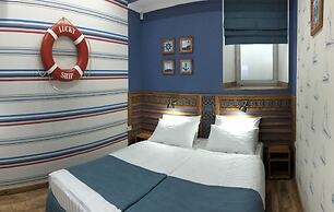Lucky Ship Art Hotel