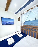 Lucky Ship Art Hotel