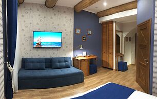 Lucky Ship Art Hotel