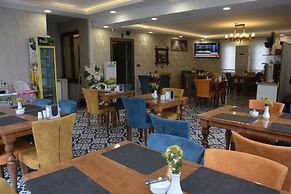 Ada Hotel