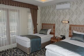 Ada Hotel