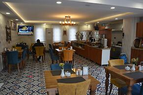 Ada Hotel