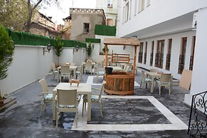 Ada Hotel