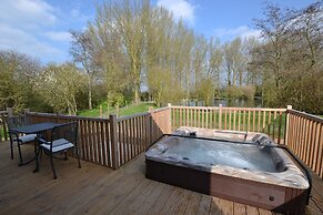 The Chiltern Lodges at Upper Farm Henton