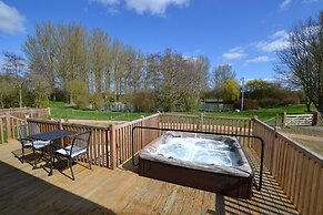 The Chiltern Lodges at Upper Farm Henton