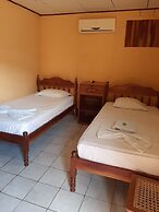 Hotel Cabinas Leyko