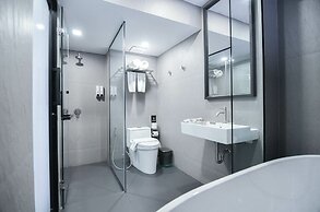 CREW Hotel