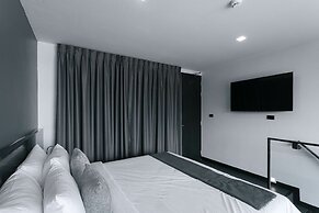 CREW Hotel