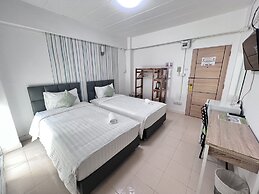 Malizon Hotel & Residences