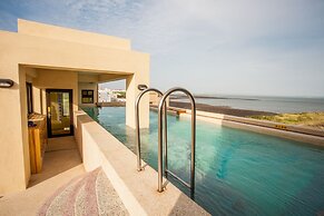 Oasis Hotel