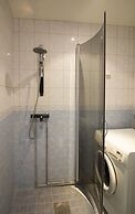 2ndhomes Stunning Top Floor Residence with 2BR & Sauna