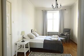 2ndhomes Stunning Top Floor Residence with 2BR & Sauna