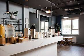 ODDSSON Midtown Hotel