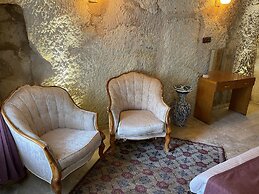 DEDE CAVE KONAK