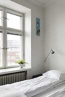 2ndhomes Bright Top Floor Studio in Fredrikinkatu