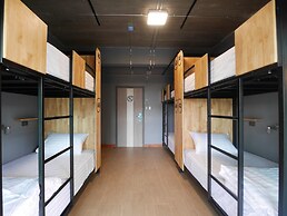 Ray Coffee Bar & Hostel - Adults Only