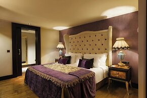 Mardan Palace