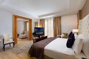 Mardan Palace