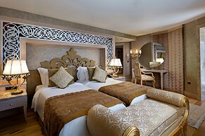 Mardan Palace