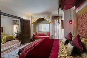 Mardan Palace