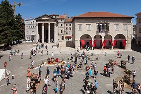 Augustus Forum View