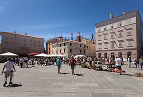 Augustus Forum View