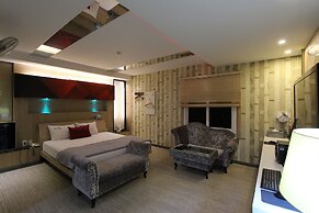 Hera Hotel