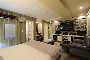 Hera Hotel