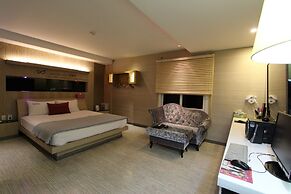 Hera Hotel