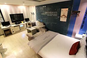 Hera Hotel