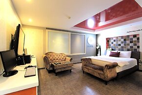 Hera Hotel