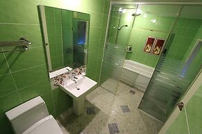 Hera Hotel