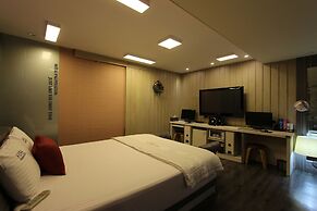 Hera Hotel
