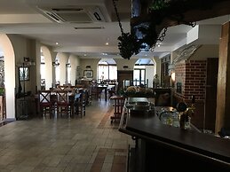 Fortuna Hotel & Restaurant