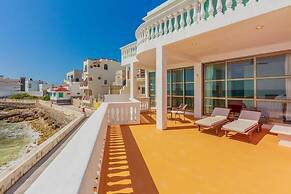 Villa Elena - Entire Property