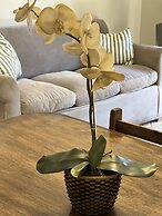 Flora Apartments