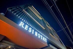 RESI STAY HEART