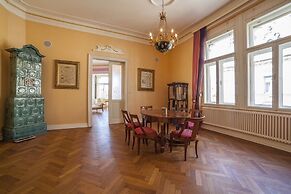 Filip Palace Luxurious Apartment