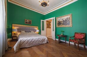 Filip Palace Luxurious Apartment