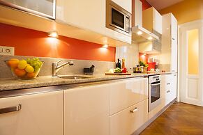Filip Palace Luxurious Apartment