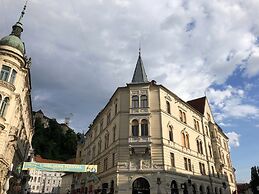 Filip Palace Luxurious Apartment