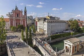 Filip Palace Luxurious Apartment