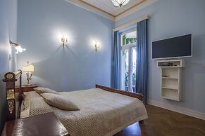 Filip Palace Luxurious Apartment