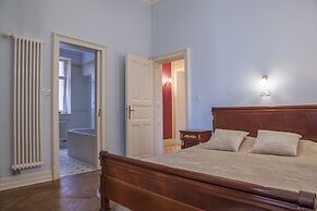 Filip Palace Luxurious Apartment
