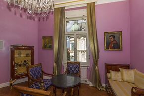 Filip Palace Luxurious Apartment